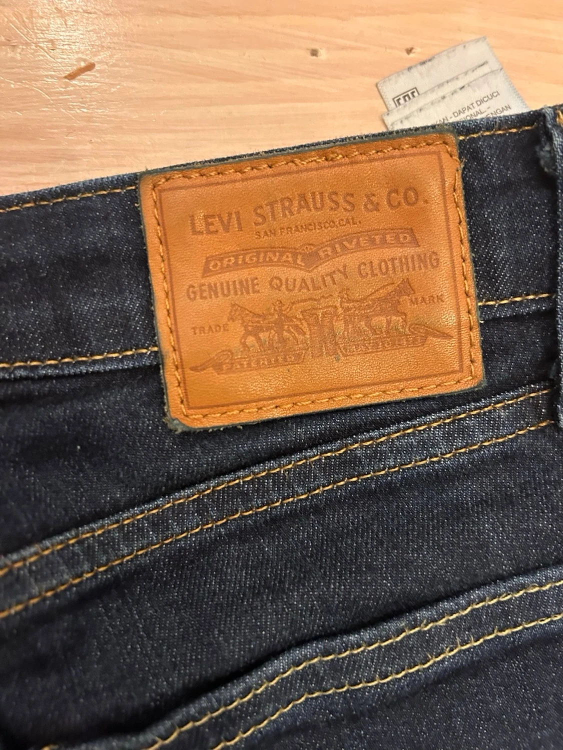 Levi's 725 High Rise Bootcut Jeans - 2