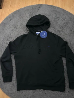 Jacob Cohen hoodie  - Bra skick. Storlek M. Har tags. Svart. Nypris 6000 kr. Mitt pris 1299. Hör av dig vid minsta lilla fundering! 