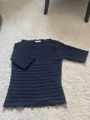 Svart topp från Holly & Whyte - Säljer en svart topp den är helt ny aldrig använt den ny pris 299kr 