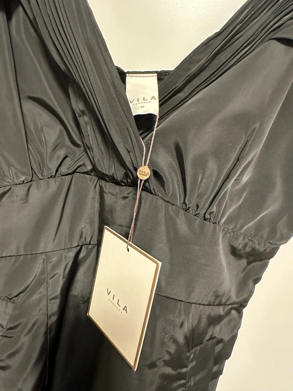 Helt NY svart klänning från VILA - 4