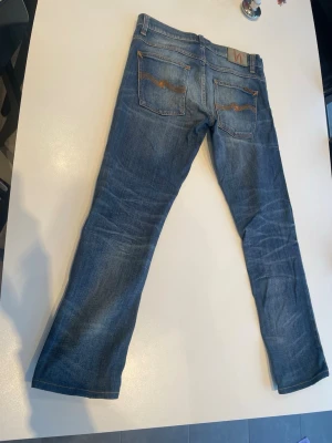 Nudie jeans grim Tim  - Nudie grim Tim jeans herr| pris: 699kr| storlek: W32 L30| skick: 9,8/10| hör av dig vid minsta lilla fundering eller fråga| 