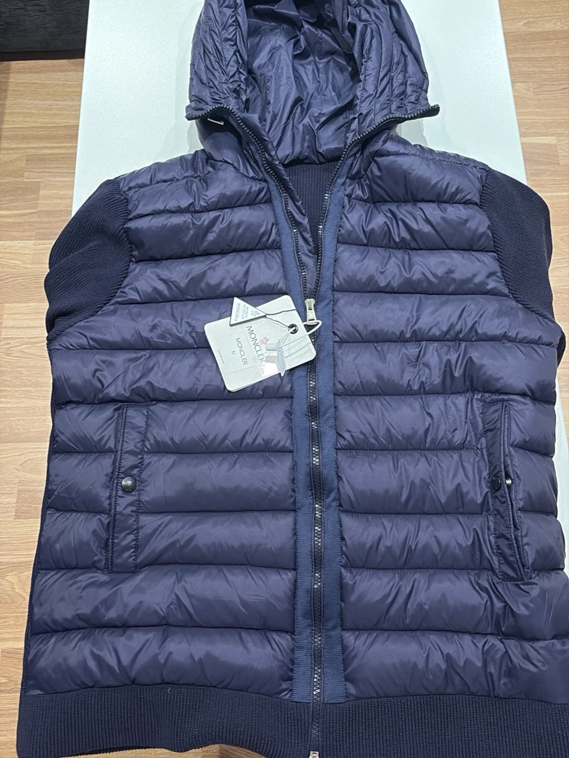 Mörkblå dunväst från Moncler