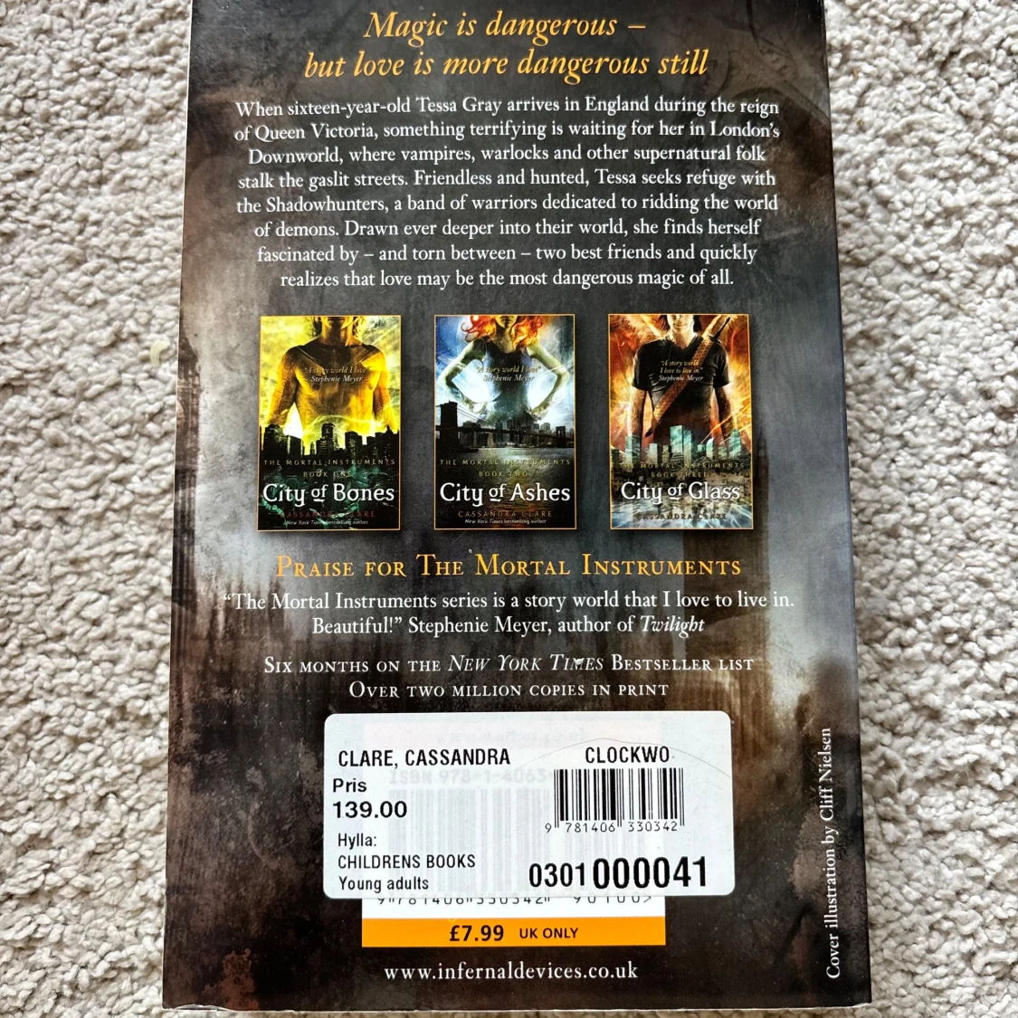 Clockwork Angel - Cassandra Clare - 1