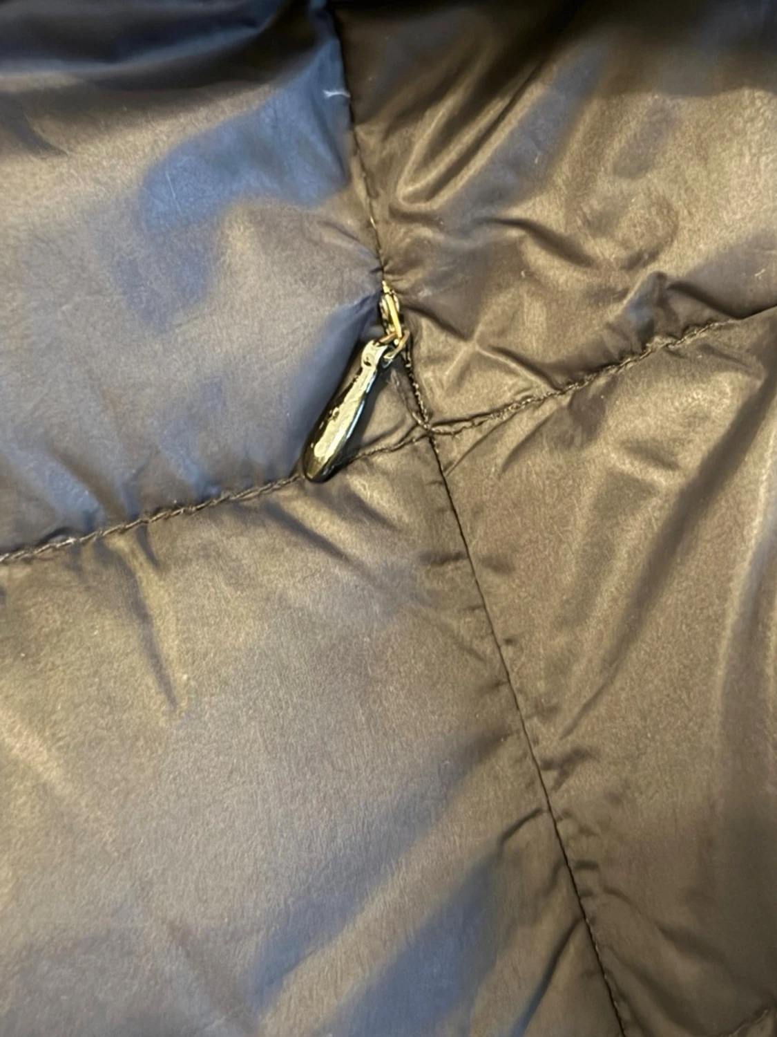 Svart figursydd jacka med luva - 5