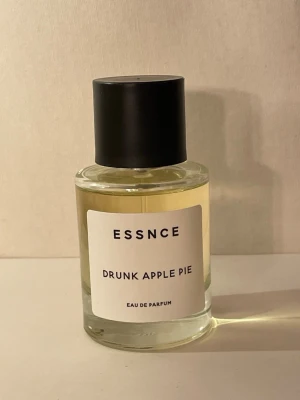  Drunk Apple Pie  - ESSNCE Drunk Apple Pie. EDP 50ml testad. 