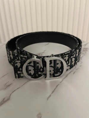  D Bälte - Bälte med grå logga.