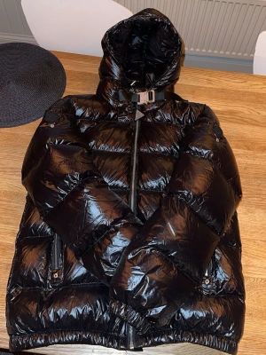 Moncler x alyx jacka - Moncler x alyx jacka herr svart bra kvalitet hör av er priset prutat o klart