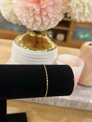 Guld Armband  - Helt ny aldrig använd. Rostfritt stål. Justerbar.