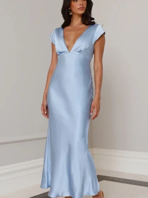 Ljusblå balklänning i satin - Säljer denna superfina balklänning som tyvärr var för kort för mig:( Helt oanvänd, endast testad! 