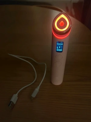 Medicube AGE-R Booster Pro Pink - Använd endast ett fåtal gånger. Säljes pga att den inte kommer till användning tillräckligt mycket. Har inte kvar originalförpackningen men USB-kabel tillkommer.