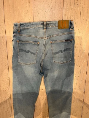 Nudie jeans - Skick: 9/10 | modell: Hightop Tilde | 33/32 men sitter som 31/32 i slim fit 