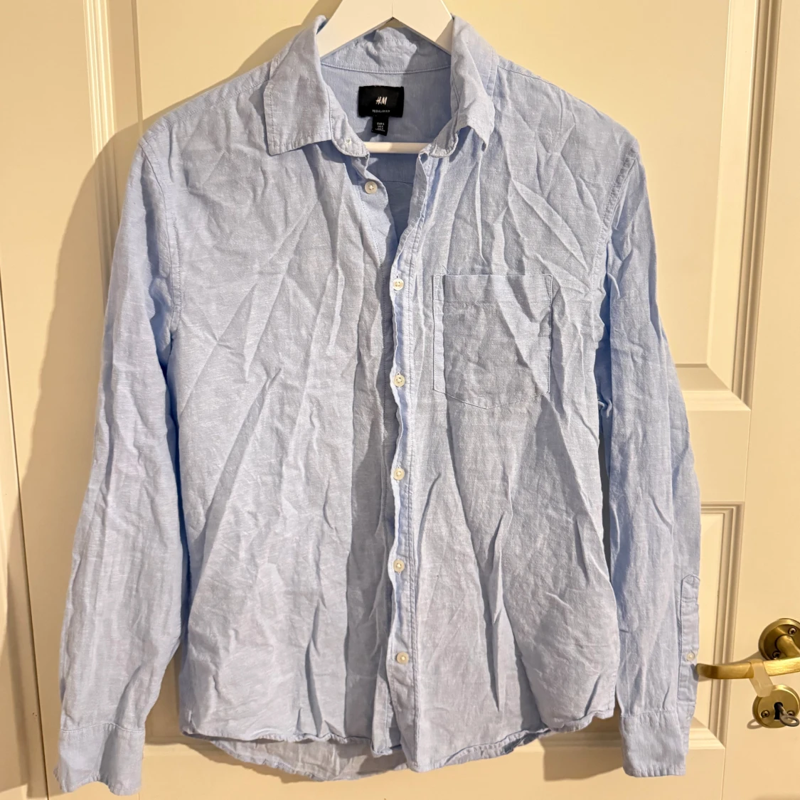 Ljusblå skjorta från H&M