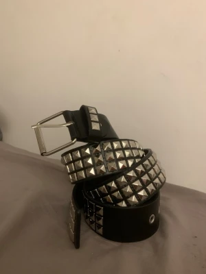 Nitbälten - Finns över 200st Skriv till mig vid intresse  Kan göra enskilda annonser för de som vill köpa, 160kr st  110cm långa ish  Alla är helt nya  OBS köp inte här, kontakta mig så gör jag en annons åt dig