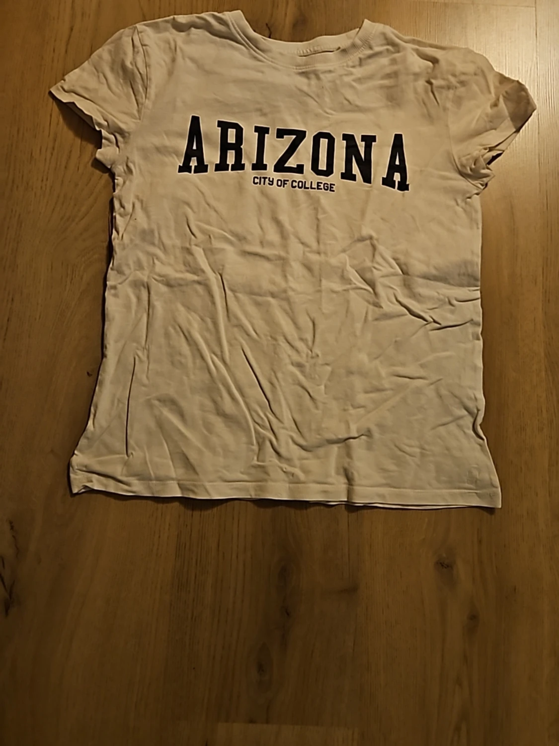 Vit t-shirt med Arizona-tryck