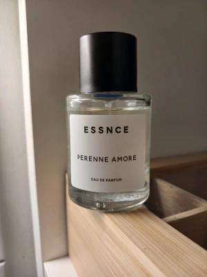 ESSNCE Eau de parfum Perenne Amore💕💫 - Elegant och sexig doft! Testat med några sprut 