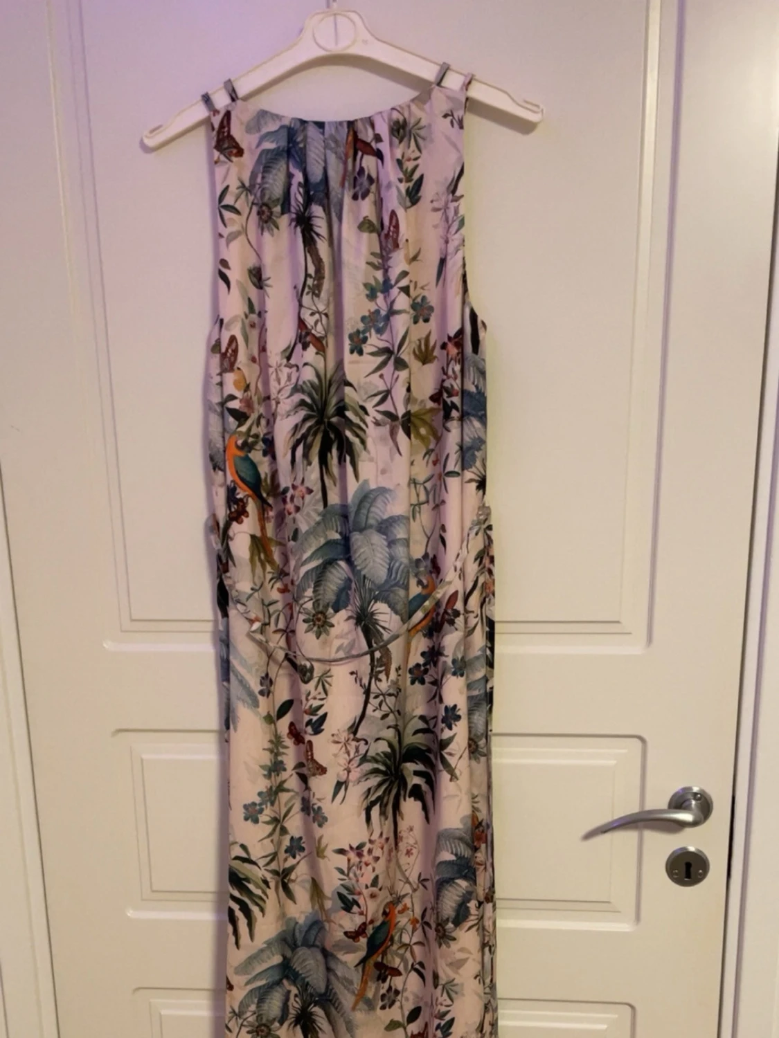 Långklänning med tropiskt mönster - 1