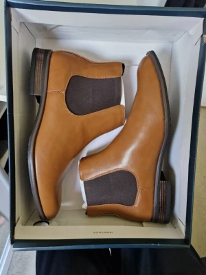 Oanvända Höst Kängor Storlek 43 - Finns även storlekar 42, 45, 46 kvar. Lättfodrade. Skickas spårbart inom 2 dagar. OBS! Inga byten eller returer