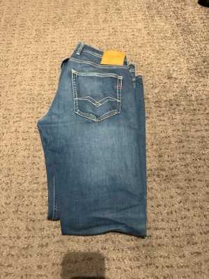 Replay Hyperflex jeans  - Säljer ett par sjukt snygga och sköna jeans från replay. Inga defekter! Priset kan diskuteras vid snabb affär! Hör av er om ni har några frågor kring jeansen😁