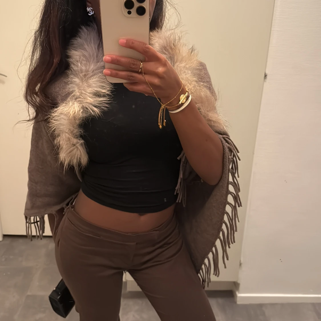 Poncho med fuskpäls  - 4