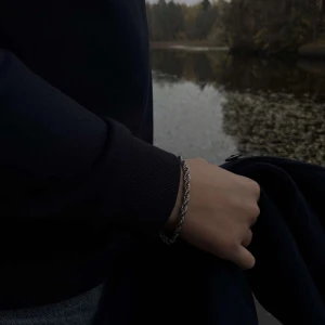 Cordell Armband - 5mm Silver  - Mycket fint och elegant Cordell armband från Capcoast. Tillverkat i 316L rostfritt stål för att tåla svett/dusch och bad. Anpassningsbar längd från 16-21cm så passar alla! Vid några fler frågor så är det bara att höra av dig!🙌