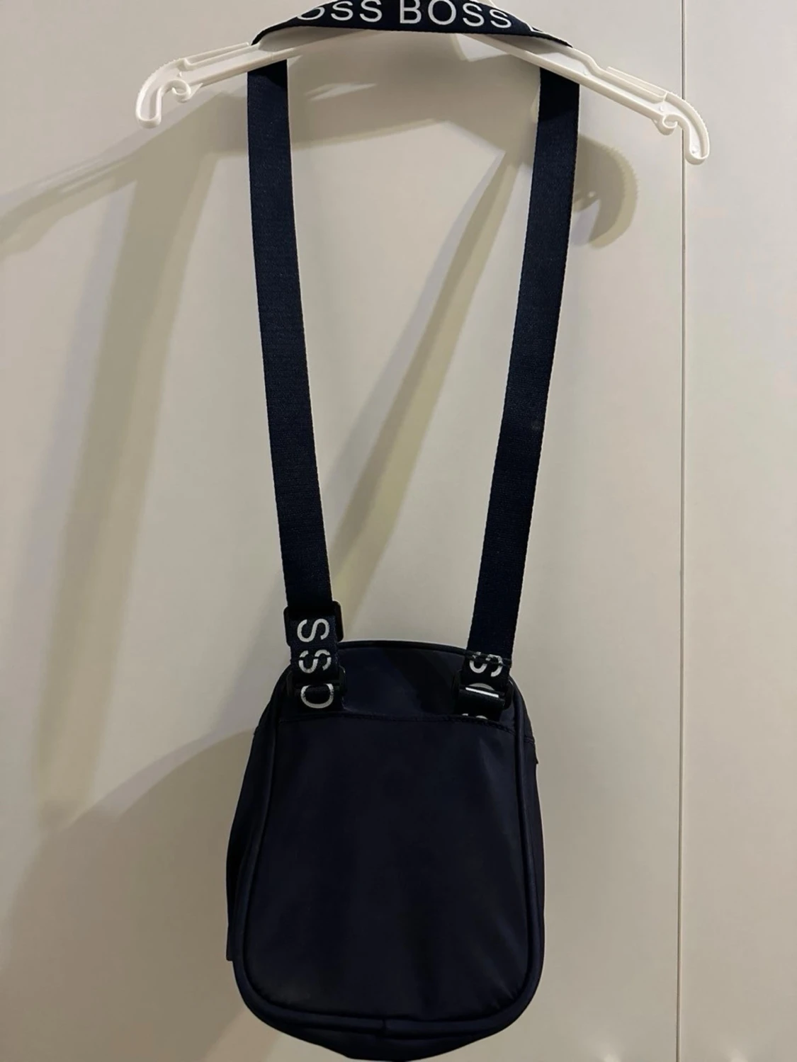 Svart axelväska från Hugo Boss - 1