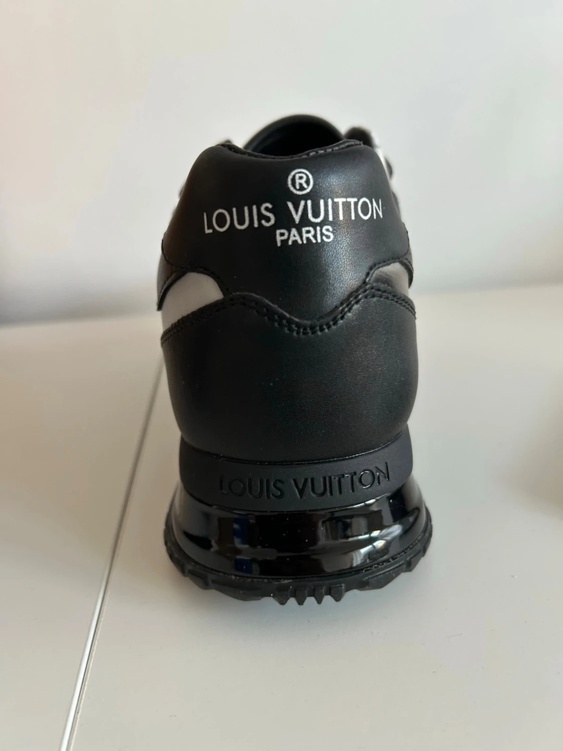 Skor med hologram - 4