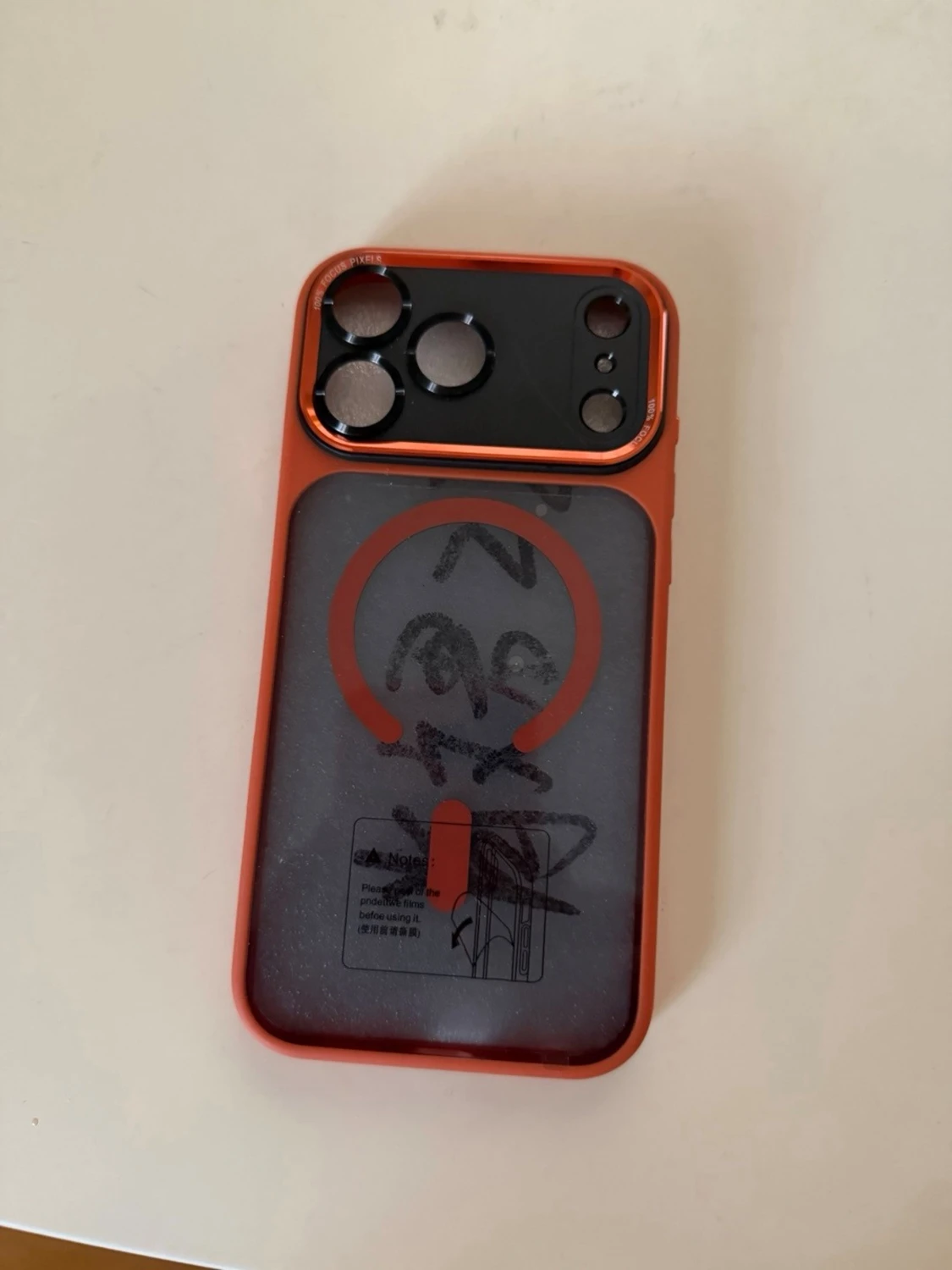 Rött MagSafe skal till iPhone 17 pro max