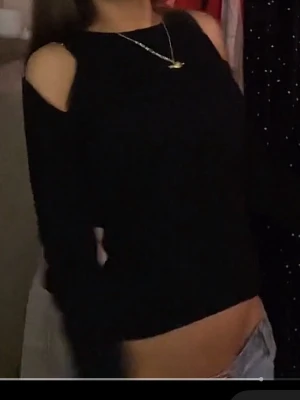 Cutout topp - Svart ribbad cutout topp från zara, inga tecken på användning 💕 S men sitter som XS