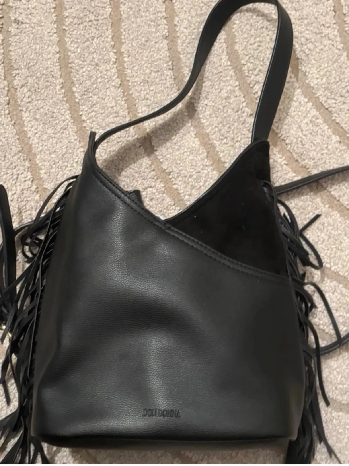 Svart axelväska med fransar - 4