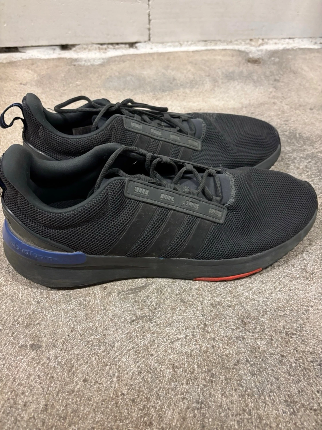 Svarta Adidas sneakers med mesh