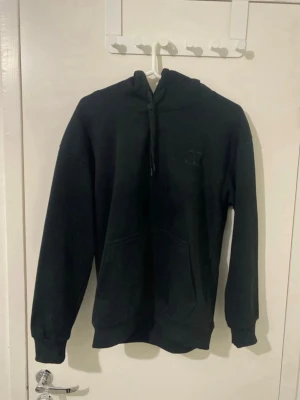Svart hoodie CD - Svart hoodie helt ny utan prislapp 