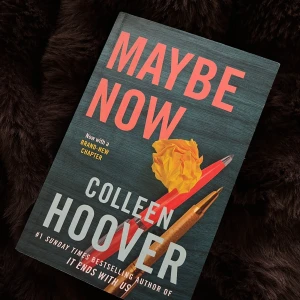 Maybe Now av Colleen Hoover - Säljer den 3:dje och sista boken i ”Maybe” serien av Colleen Hoover.  Har tyvärr inte den första boken, men säljer även bok nr 2 (”Maybe Not”)💖✨