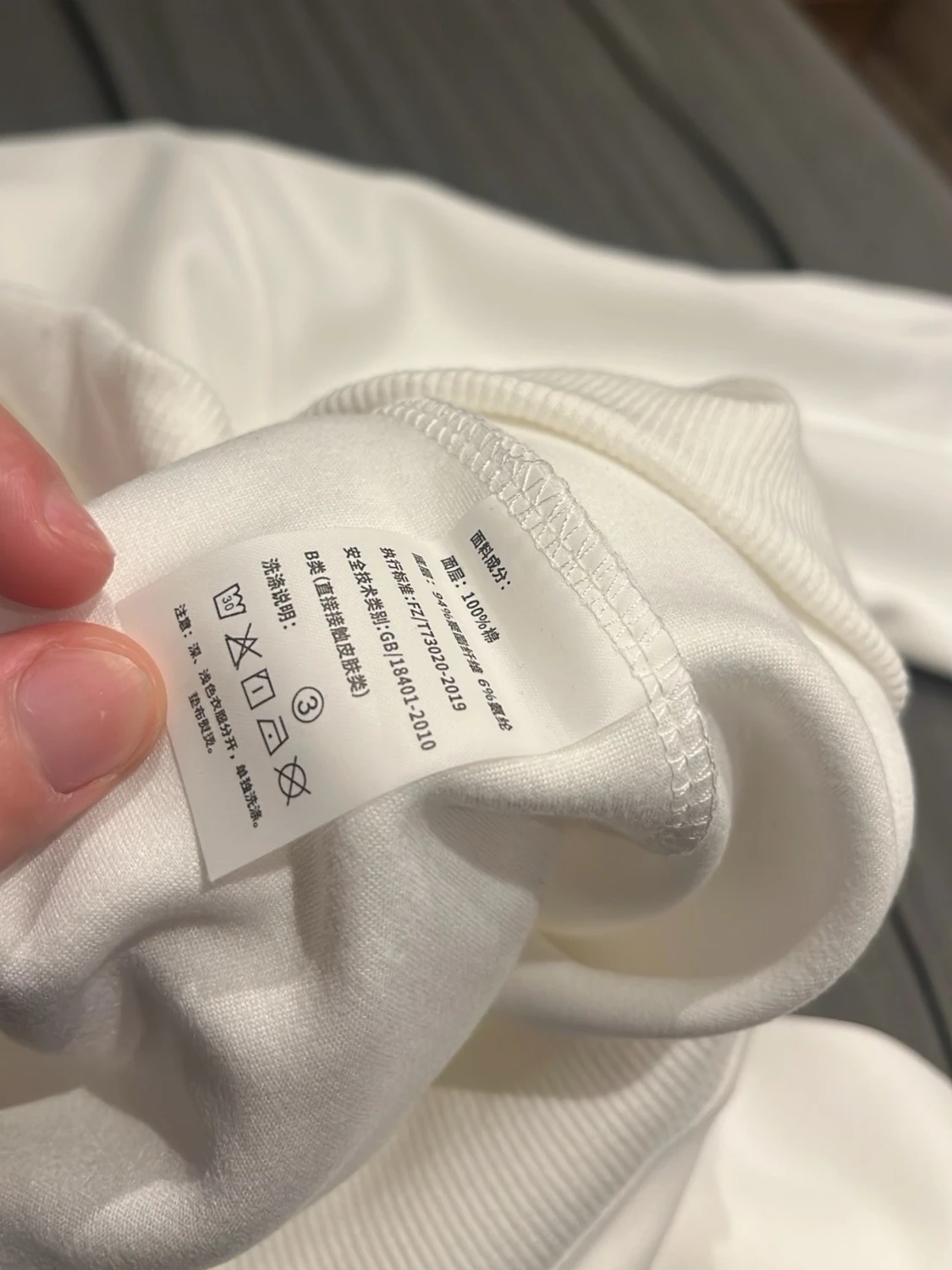 Vit hoodie från Lacoste med huva - 5