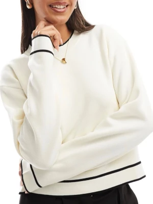 Stickad tröja mango  - Snygg vit långärmad tröja med svarta ränder vid ärmslut, halsringning och nederkant. Tjockt och elegant stickat tyg som gör att den känns väldig lyxig. Använd en gång💕💕