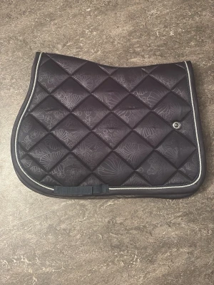 Fint schabrak i storlek full - Nu säljer jag mitt fina schabrak i storlek full. Det Kommer från Göteborg horse show förra året🩵