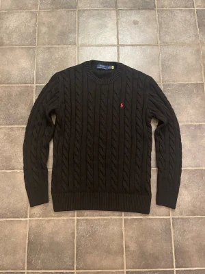 Svart Ralph louren cable knit - Fin tröja i mycket bra skick | Svart i storlek M | Hör av er vid funderingar 🤗