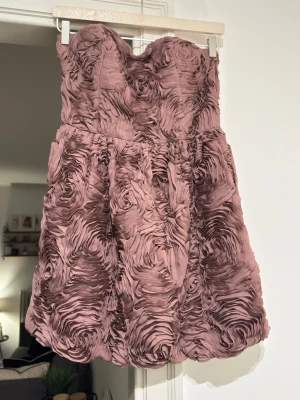 Off shoulder dress from H&M in S size  - Never used off shoulder dress from H&M in S size. It has textured fabric, zip at the back and corset fit on top.  Color is dusty rose. Perfect for special occasions.   