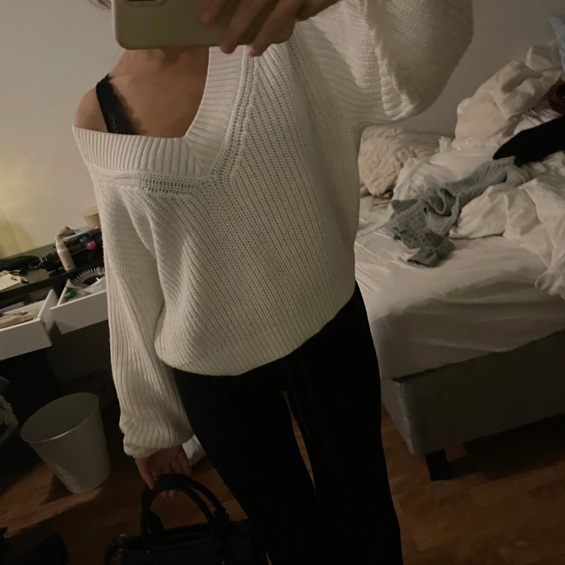Vit stickad offshoulder tröja - 90