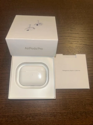 Apple AirPods Pro 2 - Helt nya oanvända Apple AirPods Pro 2 med förpackning.