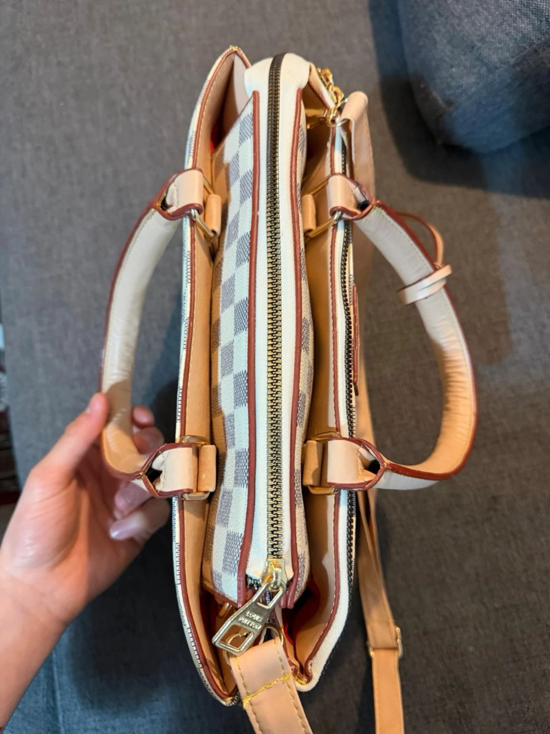 Rutig handväska från Louis Vuitton - 4