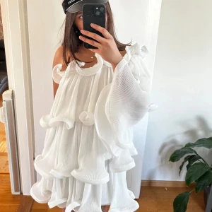 NAKD KLÄNNING - Intressekoll på finaste studentklänningen!!💗💗💗 från NaKd x Lojsan Wallin i strl 34🌸🌸🌸 helt slutsåld! 