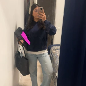 Ljusblå raka jeans - 🩵Superfina jeans 🩵Från GinaTricot 🩵Storlek 36 🩵Använd ett fåtal gånger  🩵De har varit för långa så det finns slitage på änderna