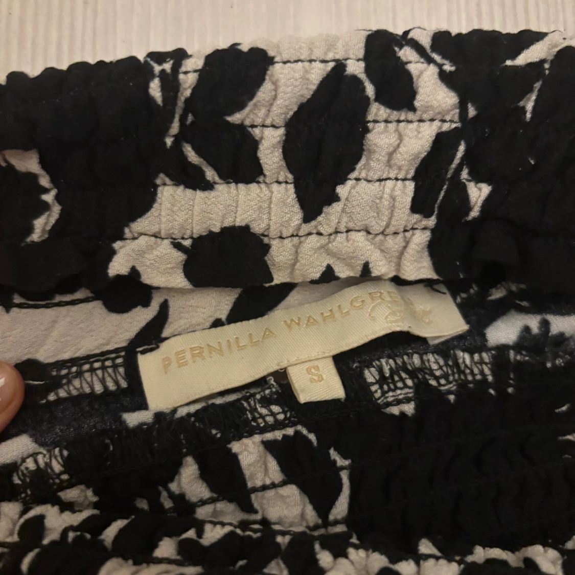 Blommig kortkjol från Pernilla Wahlgren - 1