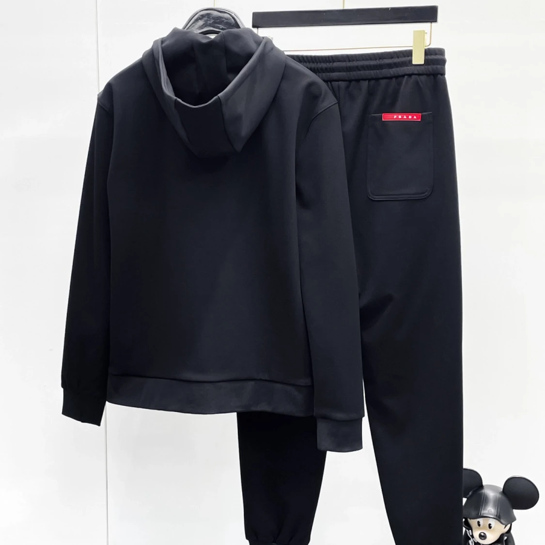 Prada set med röd logga  - 4