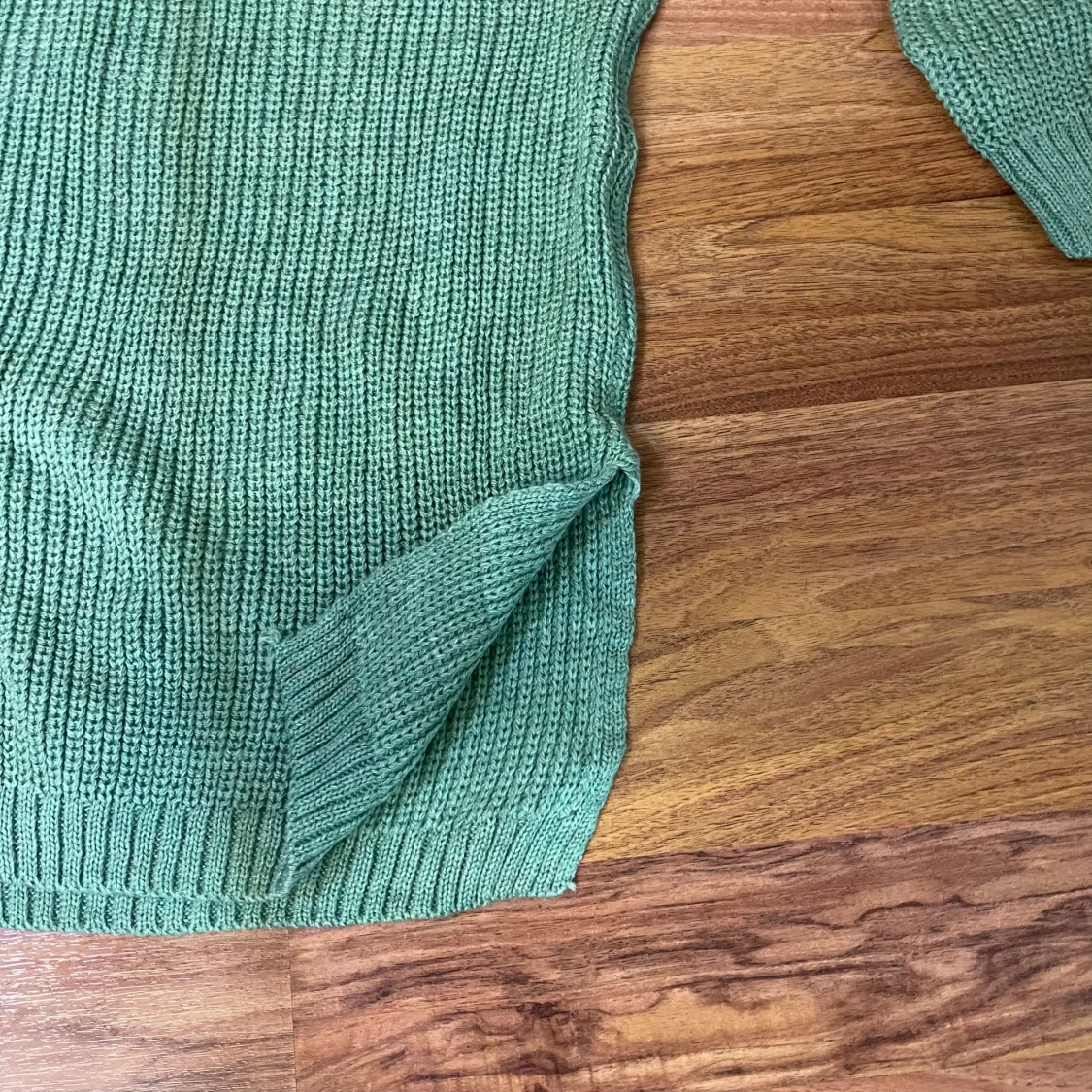 Grön stickad lång tröja  - 3