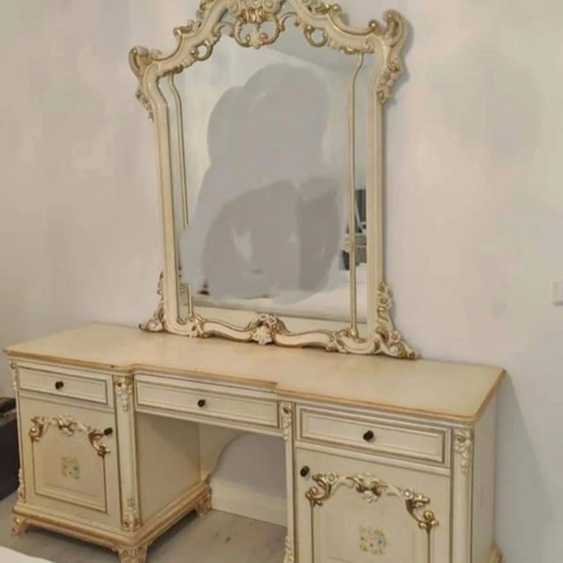 Sminkbord + sängbord