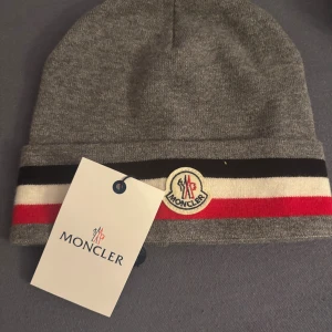 Mössa  - Dm vid intresse 