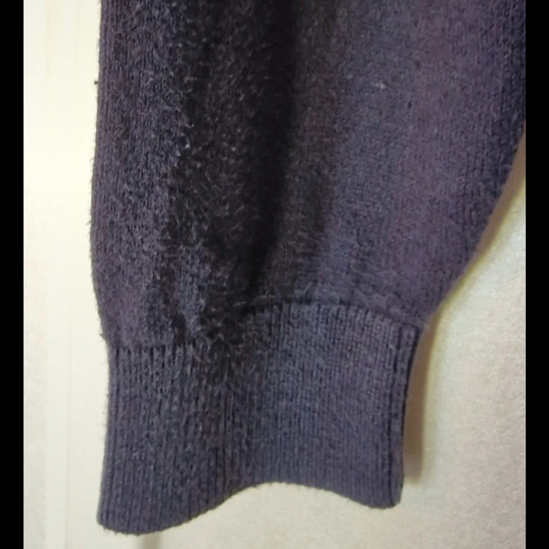 Mörkblå finstickad tröja med rund hals - 2