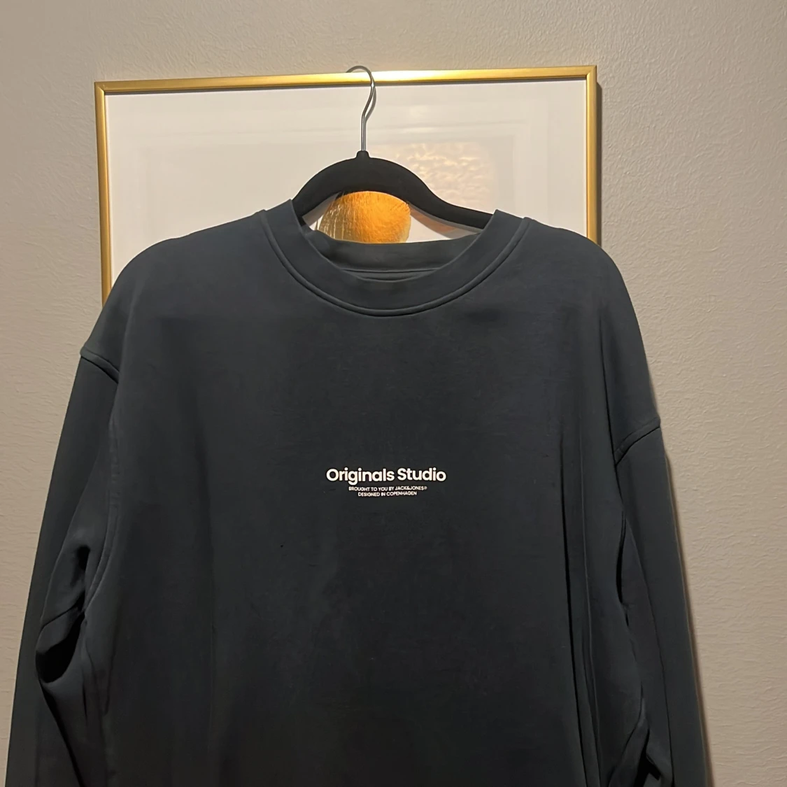 Svart sweatshirt från Originals Studio