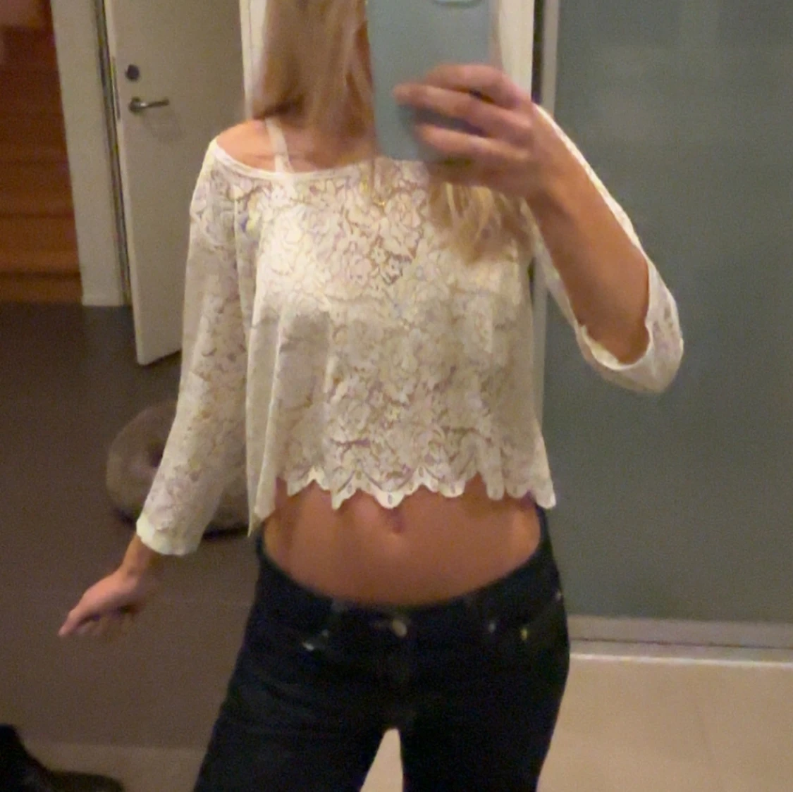 Vit spetsblus från Monki